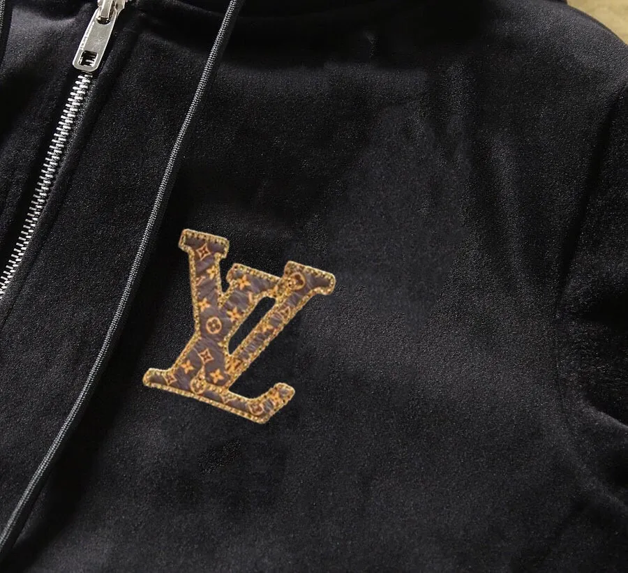 🅿️460 direct batch [LV Louis Vuitton] (Good news for fat people) 2025 autumn and winter new double-sided gold velvet suit is available (thick velvet) Milan fashion designer handsome cardigan suit, sneak peek, exclusive ready sale, simple yet fashionable, simple and capable, showing elegance, luxury, fashion and supreme quality, suitable for various occasions. Equipped with customer-supplied high-end hardware with logo and engraved embroidery technology M-4XL (can wear up to 200 pounds)